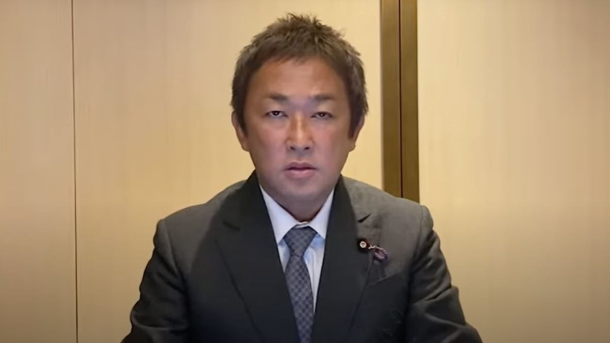 Japonský poslanec nikdy nepřišel do práce. Klevetí o celebritách na YouTube